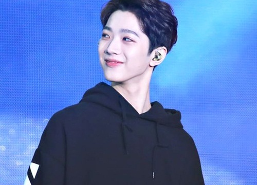 Bị 'dồn dập' hỏi về tình hình album solo, phản ứng 'gắt gỏng' của em út KuanLin (Wanna One) khiến fan không thể nhịn cười