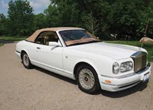 Hàng siêu hiếm Rolls-Royce Corniche có giá tính thuế gần 42 tỷ đồng tại Việt Nam