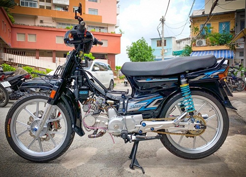 'Huyền thoại' Honda Dream với dàn phụ kiện 200 triệu