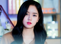 Người hâm mộ lo lắng nghe tin 'em gái mưa' Kim So Hyun bị ngã ngựa khi đang quay phim