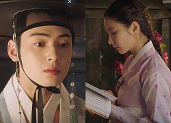 "Rookie Historian Goo Hae Ryung": Cha Eun Woo bị Shin Se Kyung ném đá "sấp mặt" vì viết sách quá dở!