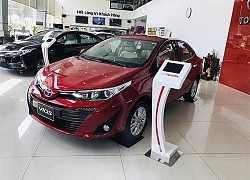 Toyota Vios tiếp tục giảm giá "kịch sàn"