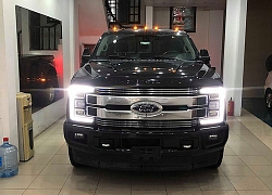 Bán tải khổng lồ Ford F-350 Super Duty Lariat hàng độc lọt thỏm trong garage của đại gia Hà Nội