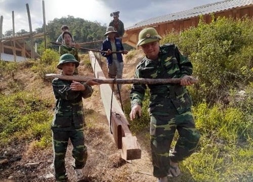 Cảm ơn bộ đội Đồn Biên phòng Tam Hợp