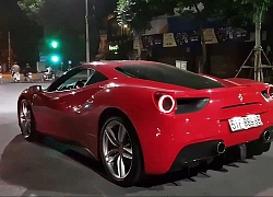 Tuấn Hưng "tân trang" siêu xe Ferrari để đưa học trò đi thi