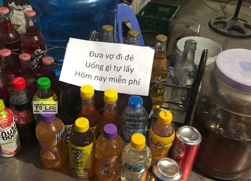 6 năm mới có con, vội đưa vợ đi đẻ, chủ quán trà đá để lại tờ giấy khuyến mãi luôn cả quán nước nhưng dân mạng lại chỉ ra lỗi sai