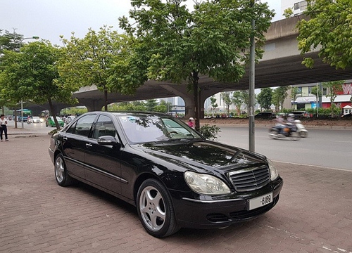 Bán Mercedes-Benz S500 cũ giá 399 triệu, chủ xe tuyên bố: 'Máy còn rất chất'