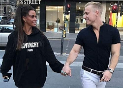 Katie Price đính hôn với bạn trai kém 12 tuổi