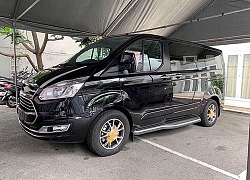 Cận cảnh Ford Tourneo 2019 tại showroom và giá bán từ 960 triệu