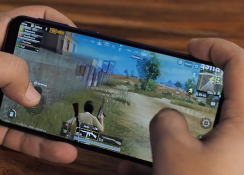 Cho con mượn smartphone để chơi game, ông bố bị 'bắt quả tang' ngoại tình