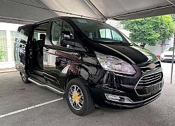 MPV Ford Tourneo sắp ra mắt, phả 'hơi nóng' lên Peugeot Traveller