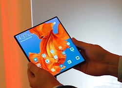 Huawei Mate X xuất hiện trên tay của CEO Huawei, Richard Yu