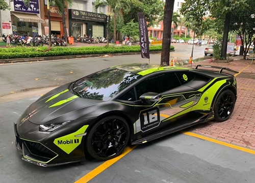 Sài Gòn: Lamborghini Huracan xanh cốm thay áo mới cực kì cá tính