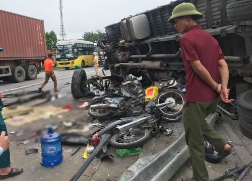 Nỗi đau người đàn ông vĩnh viễn mất vợ sau tai nạn kinh hoàng ở Hải Dương: 'Sáng ra còn nói chuyện với vợ mà giờ đã như thế này'