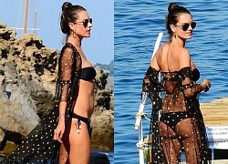 Alessandra Ambrosio nỏng bỏng trên bãi biển