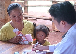 Bác sĩ thi đầu vào khó, đào tạo dài nhưng lương vẫn thấp