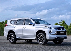 &#8216;Soi&#8217; Mitsubishi Pajero Sport 2020, giá gần 1 tỷ đồng