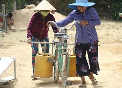 Hạn hán kéo dài gây mất nước trầm trọng, Bình Định huy động xe cứu hỏa cung cấp nước sạch cho người dân