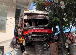 Nhân chứng ghi lại hình ảnh xe khách tông hàng loạt người đi đường