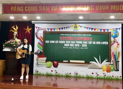 Tuyên dương con em cán bộ TƯ Đoàn có thành tích cao trong học tập