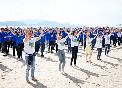 Mai Phương Thúy phơi nắng nhảy flashmob với cả ngàn học sinh, sinh viên, nghệ sĩ