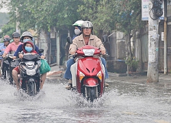 Những lưu ý nhỏ khi đi xe máy trong mùa mưa bão