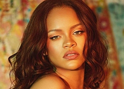 Rihanna diện nội y, khoe vòng một gợi cảm