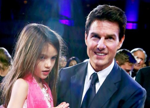 Tom Cruise bị cấm gặp con gái Suri suốt 6 năm