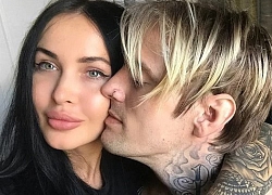 Aaron Carter chia tay bạn gái