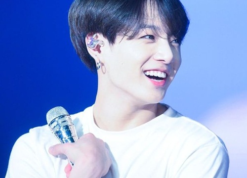 1001 biểu cảm từ quyến rũ đến đáng yêu trên sân khấu khiến fan phát cuồng của Jungkook (BTS)