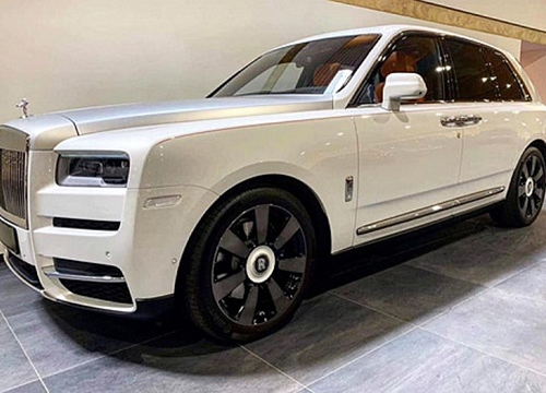 =SUV siêu sang Rolls-Royce Cullinan thứ 6 về Việt Nam, gây choáng bởi độ xa xỉ