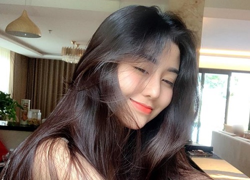 Giữa 'bão' thị phi, Võ Ngọc Trân đăng tải loạt ảnh mới xinh đẹp, để lộ một điểm 'chết người' trên cơ thể