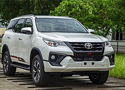 Toyota Fortuner 2019 giảm giá mạnh trong tháng Ngâu, đối đầu Honda CR-V, Hyundai Santa Fe