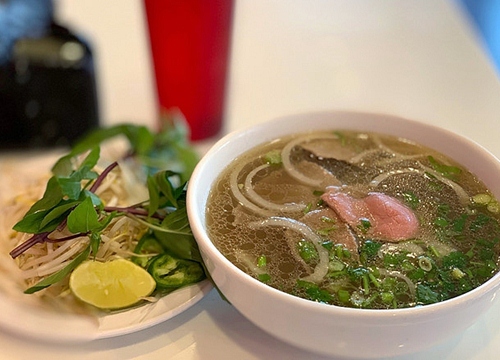 Quán phở Việt 25 năm ở Chicago, hương vị như phở Sài Gòn