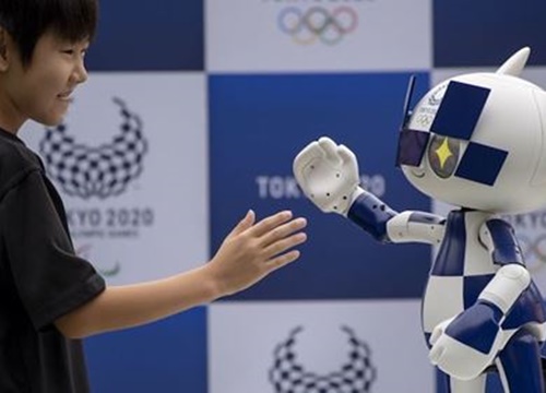 Robot hình người khoe tài tại Olympic robot quốc tế