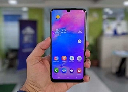 Samsung Galaxy M30 lên kệ Việt: 3 camera sau, pin 5.000mAh, sạc nhanh 15W