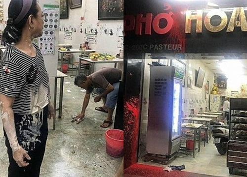 Thông tin mới vụ Phở Hoà Paster liên tục bị tạt mắm tôm