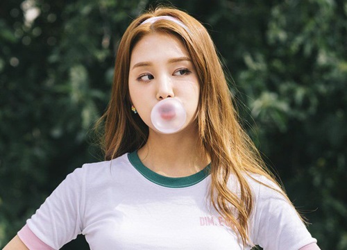 Chạy theo trend ăn đậu giảm cân đang hot: Solbin (Laboum) gây ấn tượng với vòng eo thon thả, quyến rũ