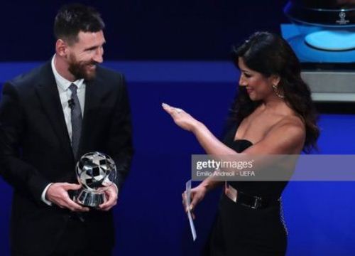 Messi trở thành cầu thủ xuất sắc nhất của UEFA trong thế ... 'việt vị'