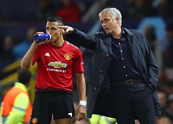 Mourinho 'làm nhục' Sanchez ở M.U