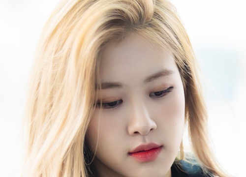 Rosé (BLACKPINK) ngầm ám chỉ mình bị đối xử bất công, fan phẫn nộ trending Twitter toàn thế giới, chuyện gì đang xảy ra?