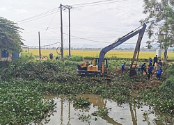 Chuyện lạ TT-Huế: Vớt bèo Tây ở sông Như Ý làm thứ giấy Trúc chỉ