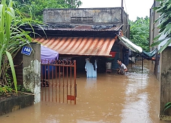 Di dời hàng trăm hộ dân trong cơn mưa khủng khiếp ở Đắk Lắk