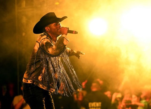 'Old Town Road' kéo dài chuỗi kỷ lục trên Billboard Hot 100 với 18 tuần thống trị