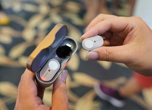 So sánh tai nghe không dây Apple AirPods với đối thủ Sony WF-1000XM3