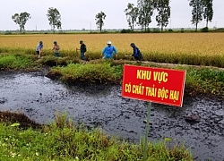 Báo động tình trạng chất thải nguy hại "vô tư" xả ra môi trường