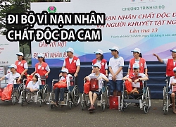 Bế con 1 tuổi đi bộ vì nạn nhân chất độc da cam, người khuyết tật nghèo