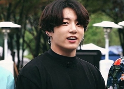 Bị phát hiện ở buổi tổng duyệt, hành động tiếp theo của em út Jungkook (BTS) khiến fan vô cùng trân trọng