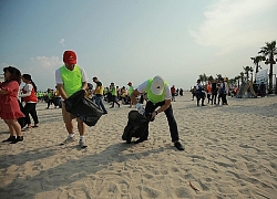 Chung tay làm sạch biển Hạ Long