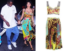 Kylie Jenner nữ tính, điệu đàng trong set váy Versace khiến dân tình 'phát sốt'